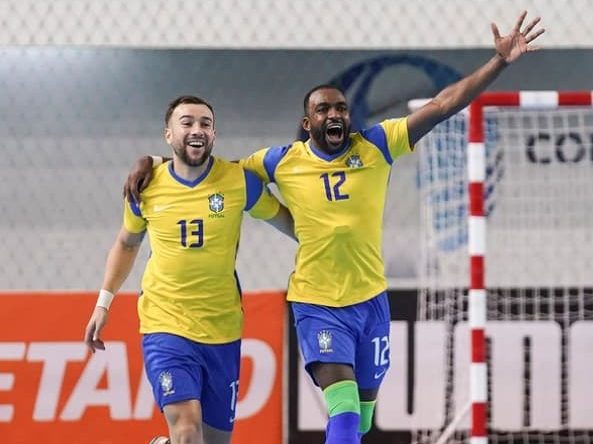 Brasil goleia Argentina e encerra fase de grupos da Copa Am&eacute;rica de Futsal com n&uacute;meros ABSURDOS