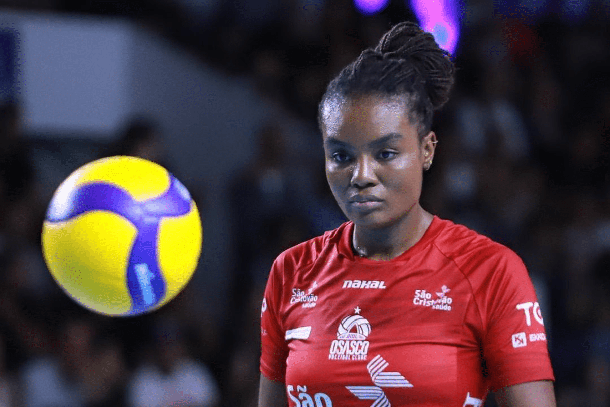 Fabiana COBRA ATITUDE contra o racismo: &ldquo;O olhar para a pessoa preta precisa mudar!&rdquo;