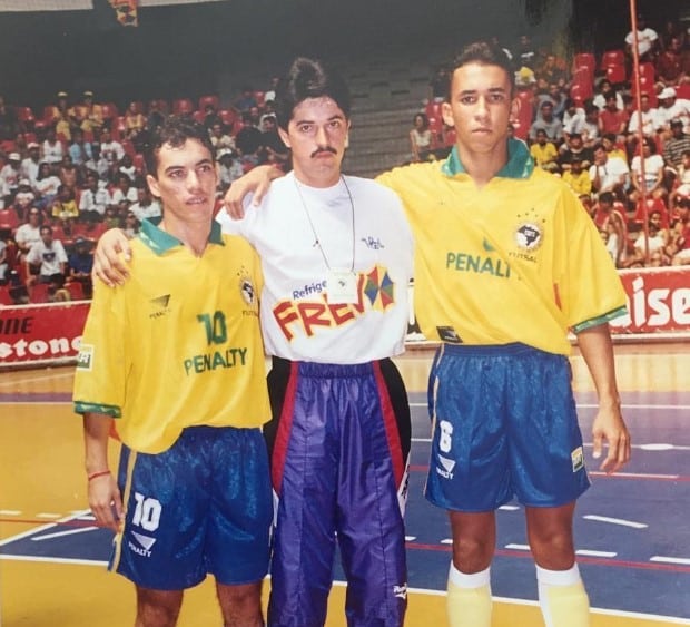 Ex-Sele&ccedil;&atilde;o Brasileira de futsal assina com novo time aos 47 anos