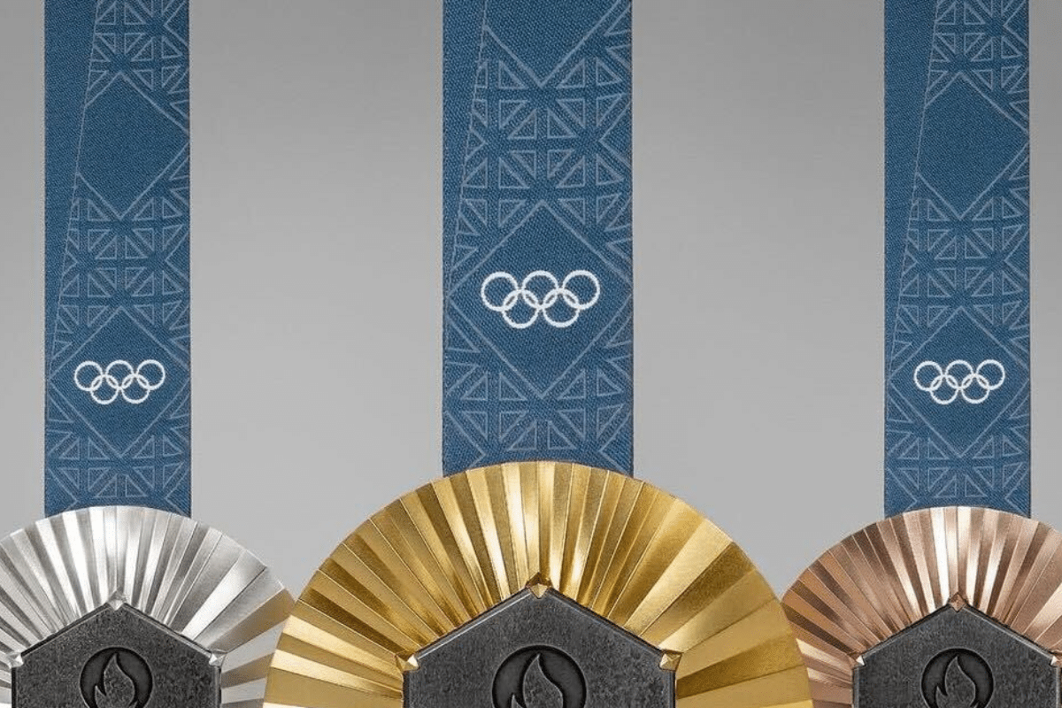 Paris 2024 anuncia medalhas com peda&ccedil;o da Torre Eiffel para as Olimp&iacute;adas
