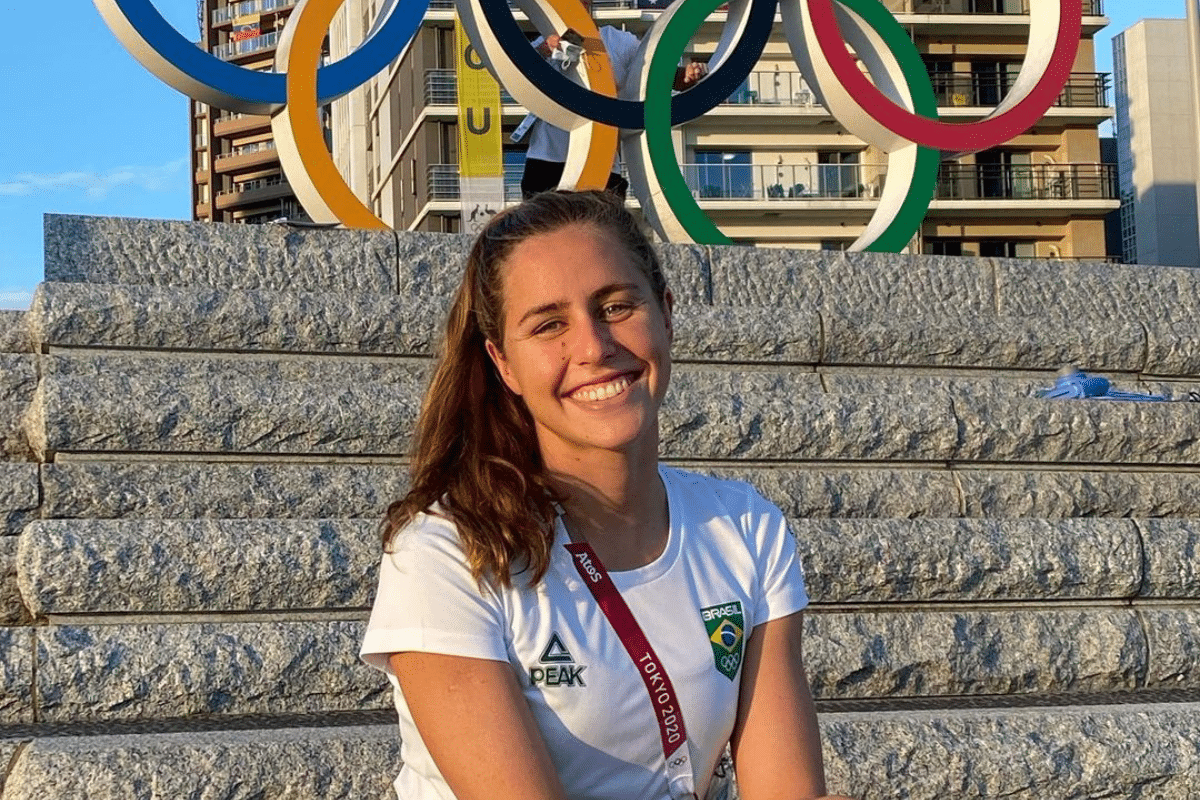 Com vaga em Paris 2024, nadadora Viviane Jungblut tem recep&ccedil;&atilde;o calorosa ao voltar para casa