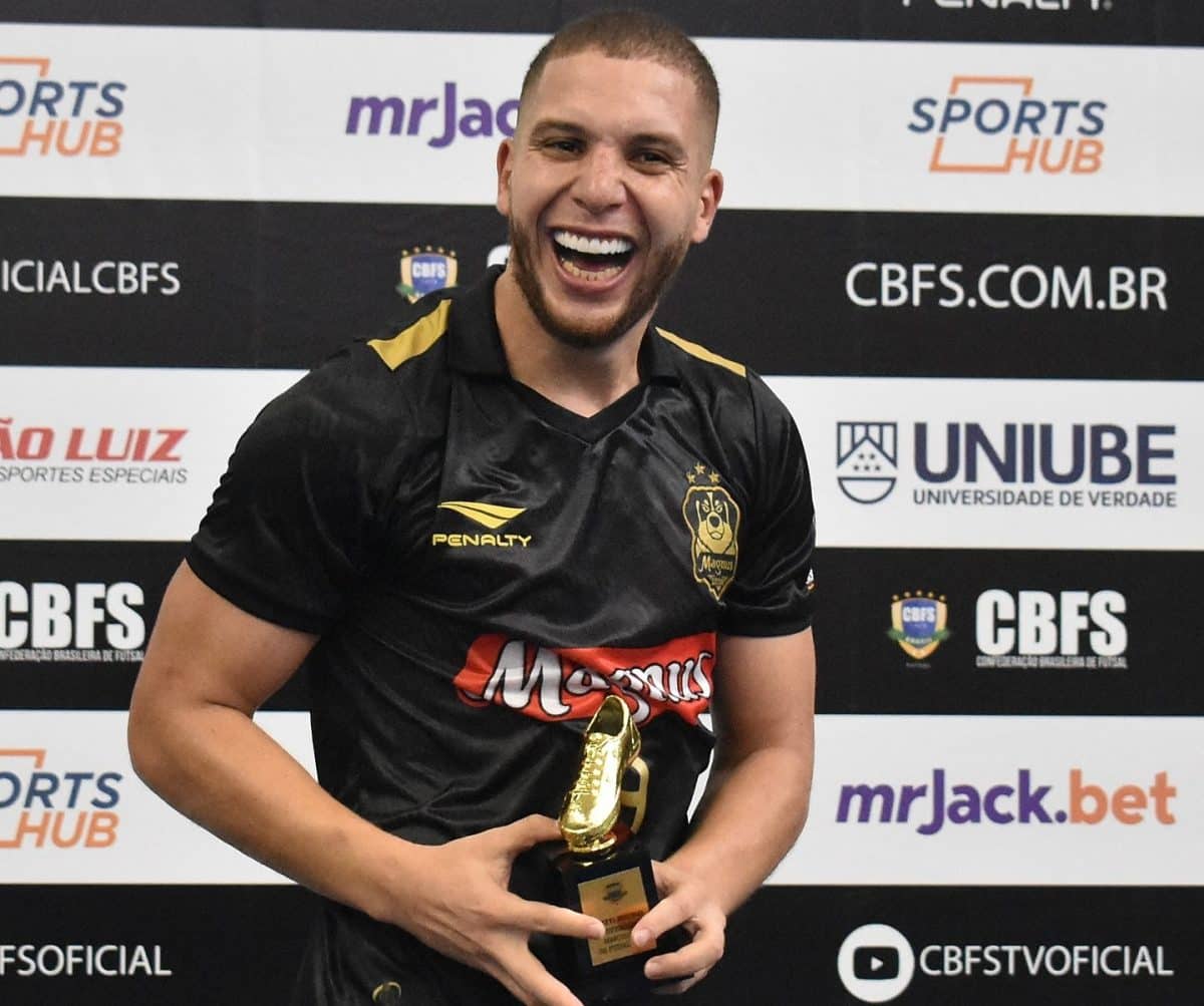 Her&oacute;i do t&iacute;tulo da Supercopa, Charuto destaca dificuldades na conquista e avisa: &ldquo;Merecemos&rdquo;