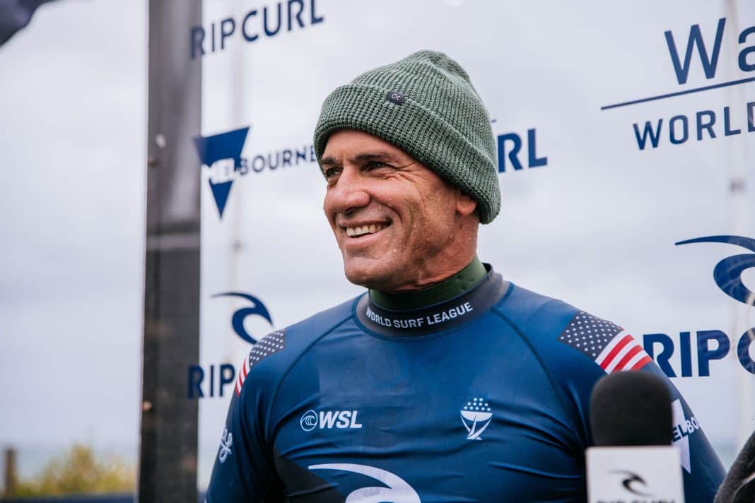WSL bate o martelo e confirma retorno de Kelly Slater na pr&oacute;xima etapa do circuito mundial