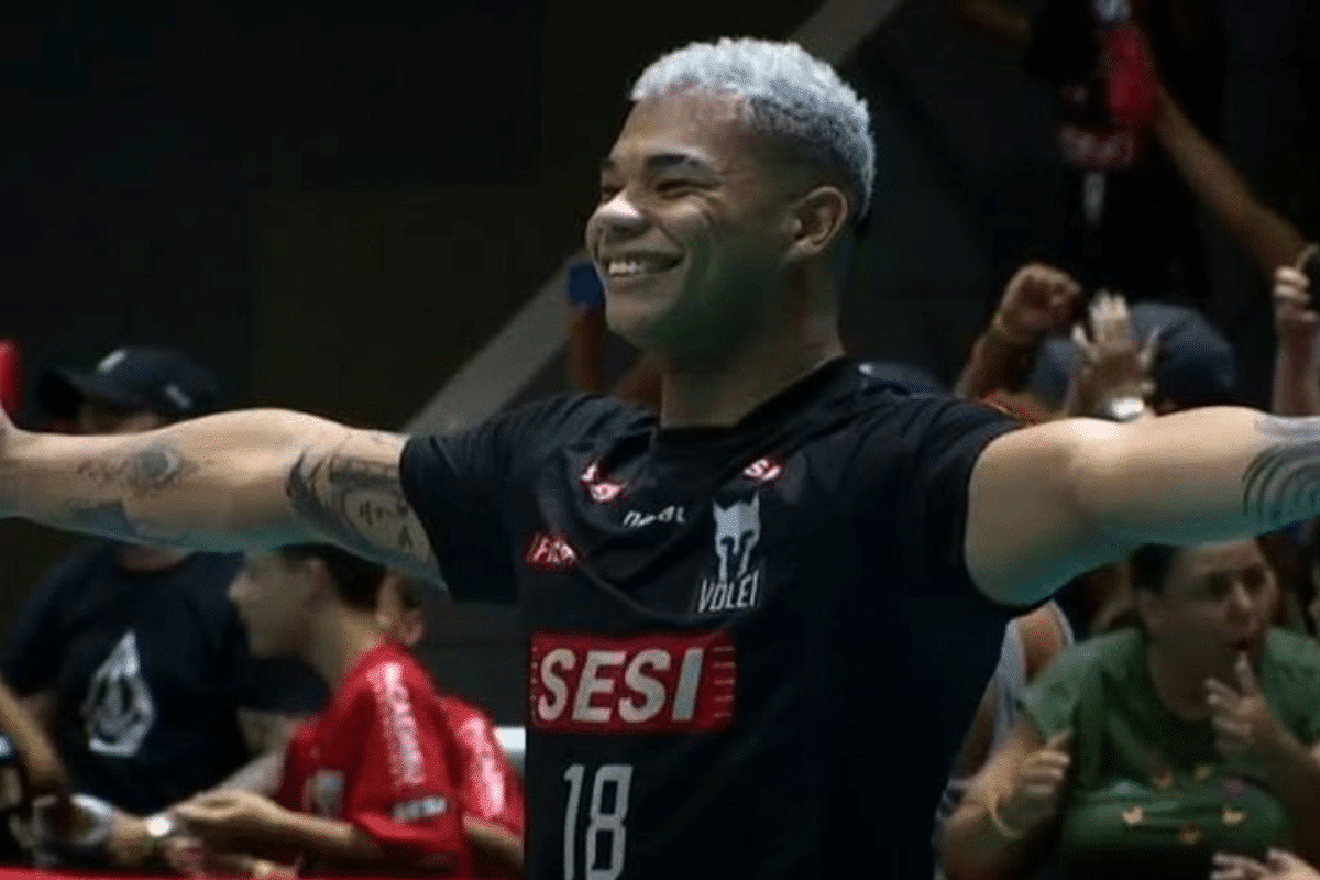 Darlan bate outra marca inacredit&aacute;vel e o Sesi-SP est&aacute; na final da Superliga