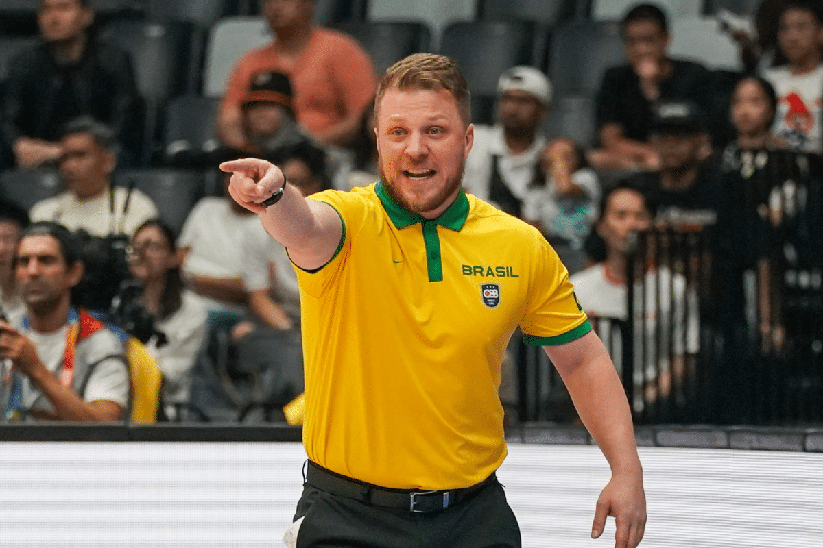 CBB anuncia sa&iacute;da do t&eacute;cnico Gustavo De Conti