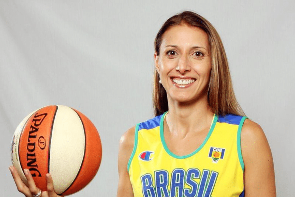 Helen Luz crava a melhor jogadora de basquete do Brasil no momento: &ldquo;Ela domina o jogo!&rdquo;