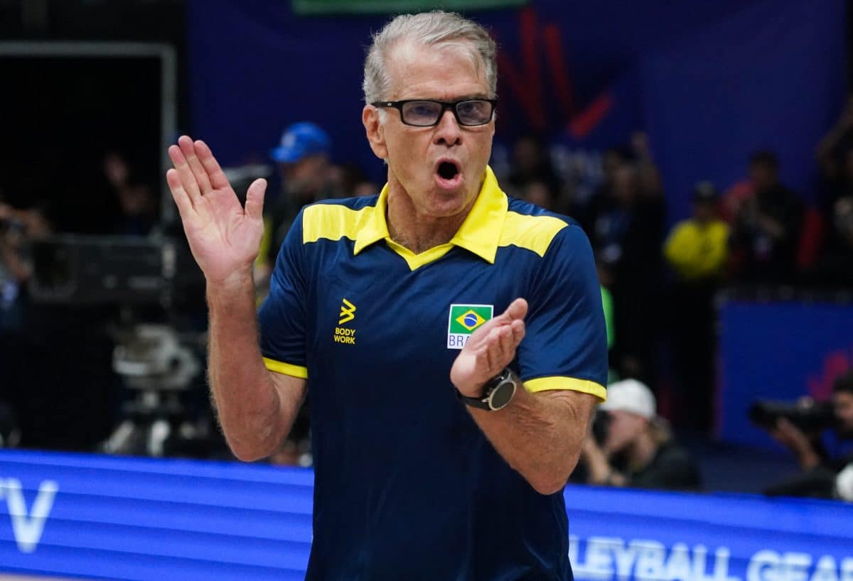 Bernardinho tira novo capit&atilde;o do Brasil do time e explica: &ldquo;N&atilde;o d&aacute; para se expor&rdquo;