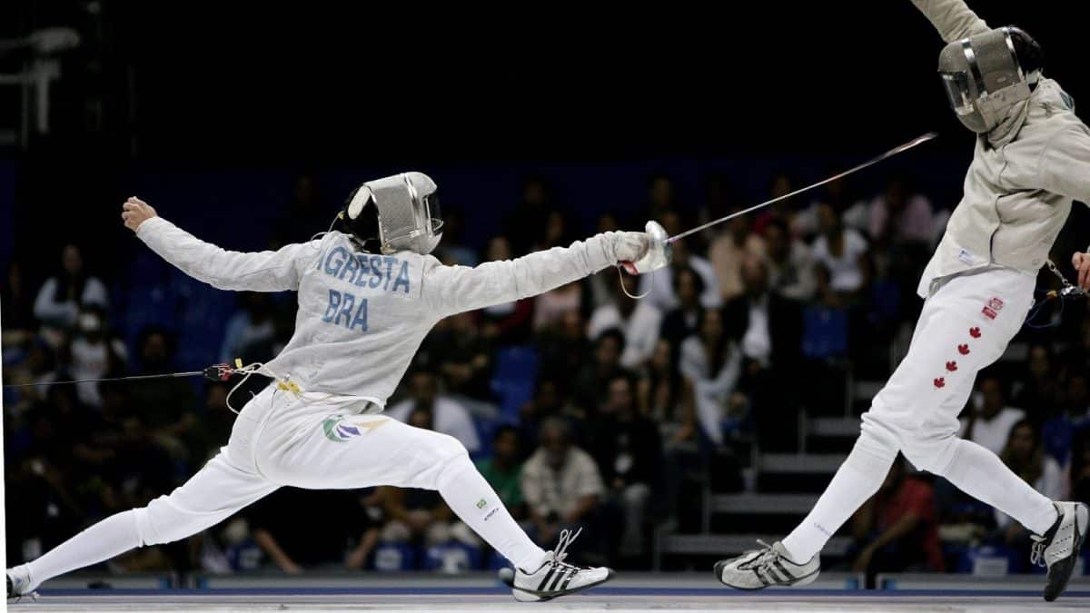 Equipamentos da esgrima: traje, armas e itens de seguran&ccedil;a