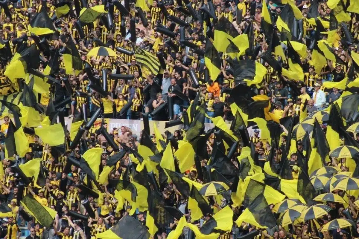 Saiba quais s&atilde;o as maiores torcidas do Uruguai (2026)