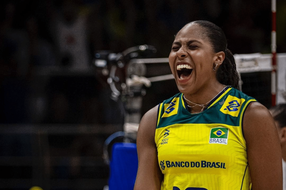 Ana Cristina se transforma em hero&iacute;na improv&aacute;vel com atua&ccedil;&atilde;o FORA DE S&Eacute;RIE contra a It&aacute;lia