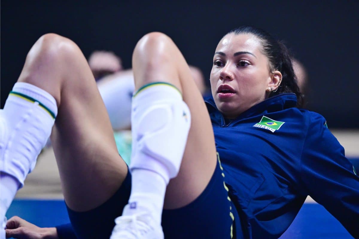 Carolana acaba com mist&eacute;rio e revela situa&ccedil;&atilde;o da les&atilde;o contra a Tail&acirc;ndia na VNL 2024