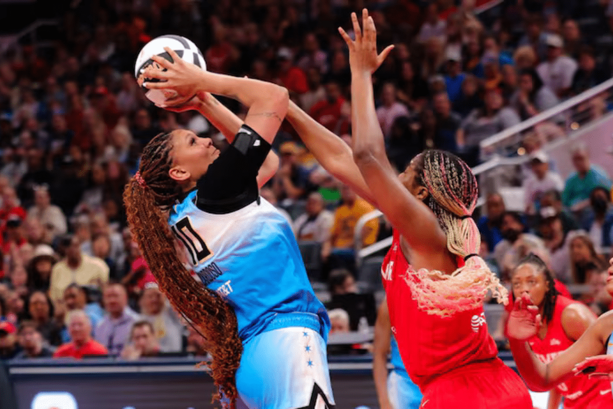 (V&iacute;deo) Brasileira Kamilla Cardoso d&aacute; TOCA&Ccedil;O INACREDIT&Aacute;VEL na WNBA 2024