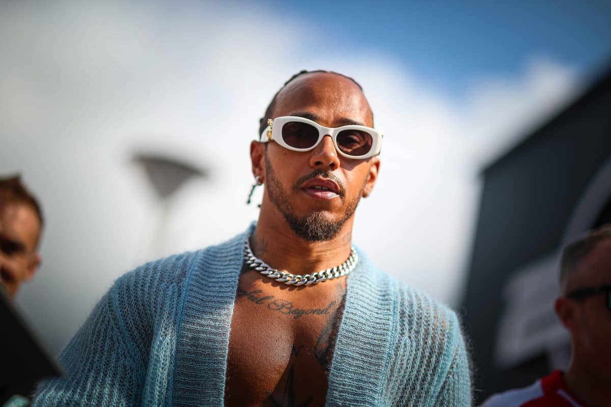 (V&iacute;deo) Lewis Hamilton estrela novo clipe musical de Camila Cabello