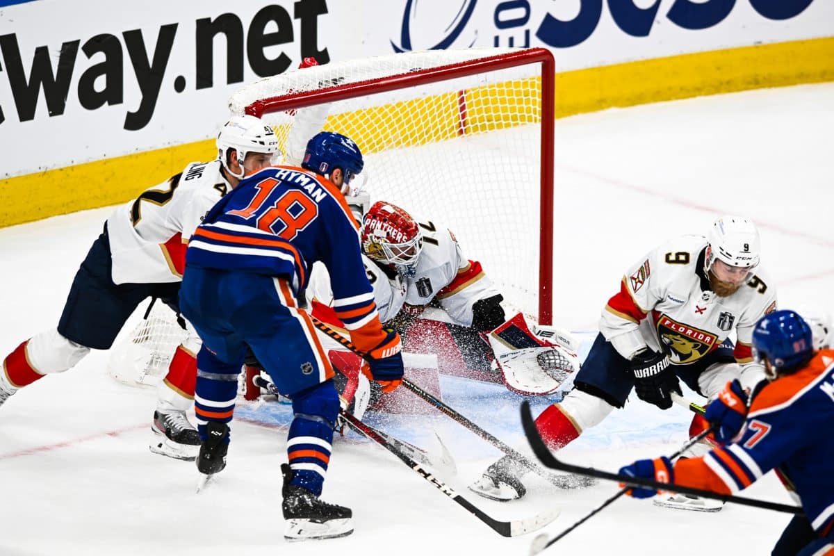 Entenda as principais regras do h&oacute;quei no gelo (2026) (com v&iacute;deos)