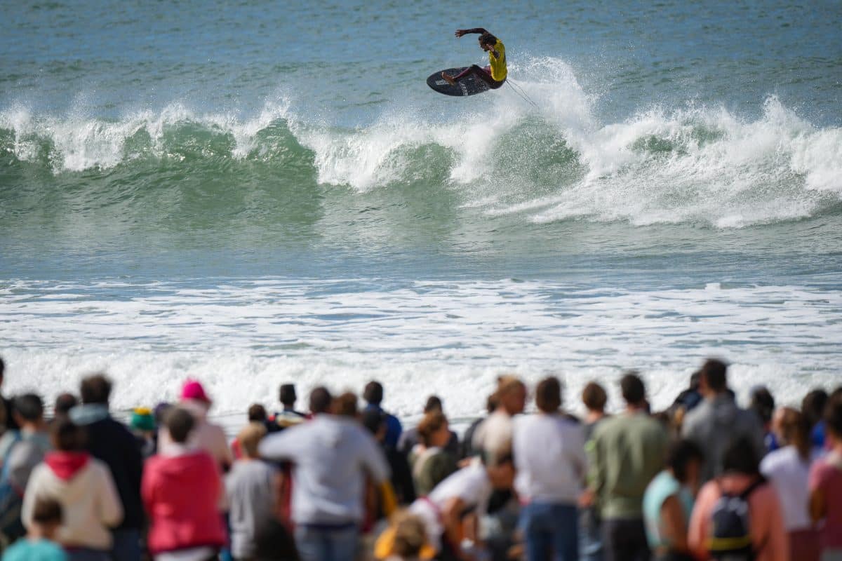 Saiba tudo sobre surf (2026): hist&oacute;ria, regras, Olimp&iacute;ada e principais manobras