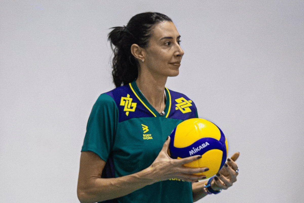 &ldquo;Melhor l&iacute;bero e levantadora do mundo&rdquo;, Sheilla surpreende e exalta for&ccedil;as de azar&atilde;o da Superliga
