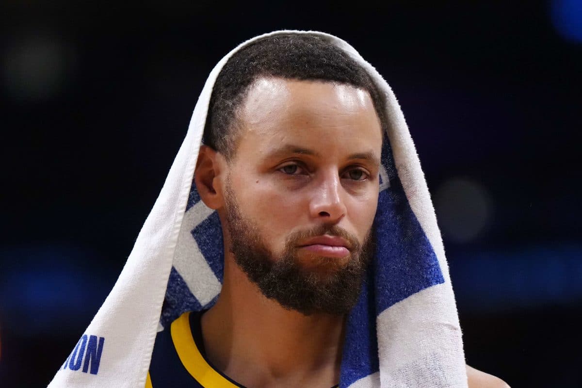 O problema que os Warriors precisam resolver e que Stephen Curry s&oacute; atrapalha