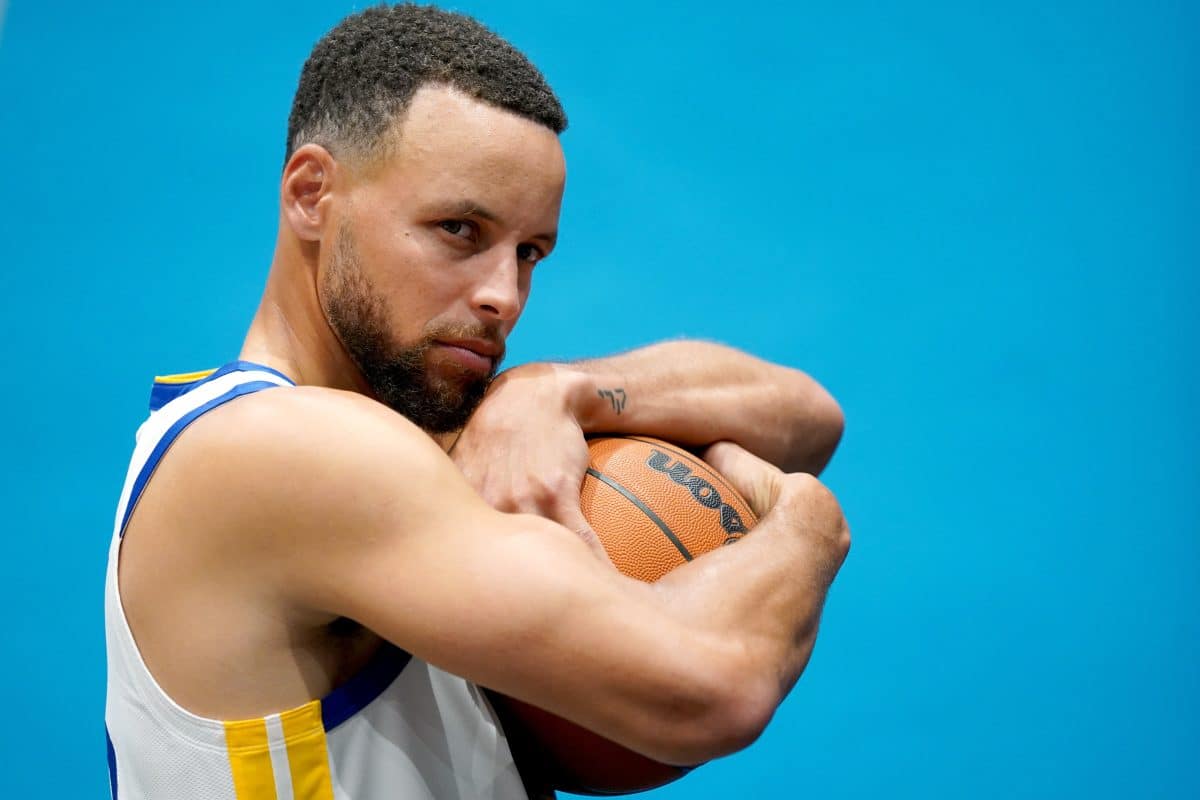 Stephen Curry assinou um p&eacute;ssimo contrato e criou uma dinastia na NBA