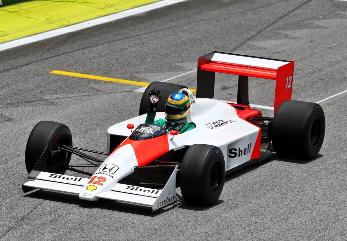 URGENTE! &Eacute; revelado o piloto que vai guiar a McLaren de Ayrton Senna em Interlagos