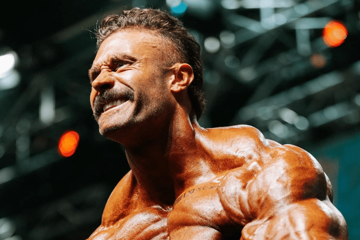 (V&iacute;deo) &Iacute;DOLO! F&atilde;s cercam Cbum na sa&iacute;da do Praga Pro 2024 e rea&ccedil;&atilde;o do superastro surpreende