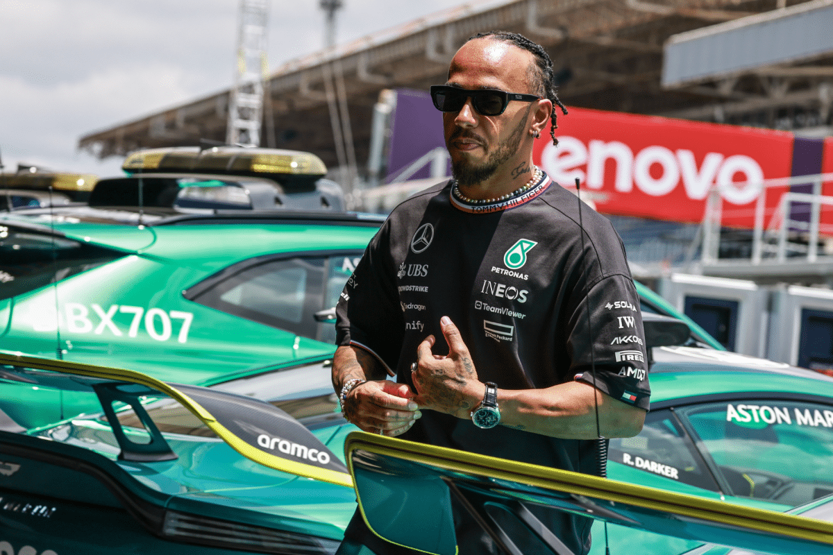 Chef&atilde;o da Ferrari abre o jogo sobre negocia&ccedil;&atilde;o com Lewis Hamilton para F1 2025