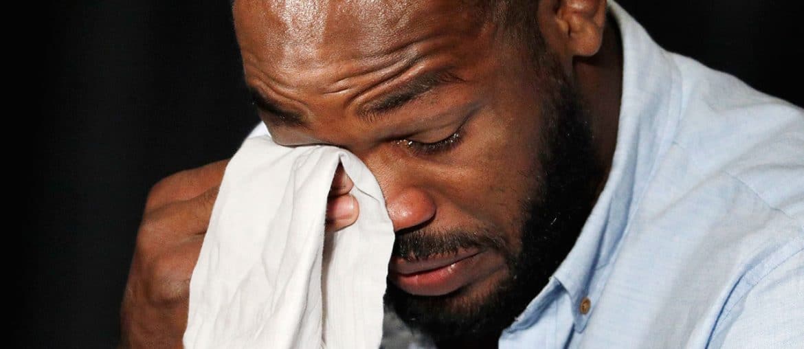 Jon Jones: &ldquo;Tomei morfina ap&oacute;s essa luta no UFC. Minha m&atilde;e at&eacute; chorava ao me ver&rdquo;