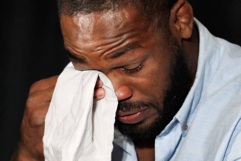 Jon Jones: &ldquo;Tomei morfina ap&oacute;s essa luta no UFC. Minha m&atilde;e at&eacute; chorava ao me ver&rdquo;