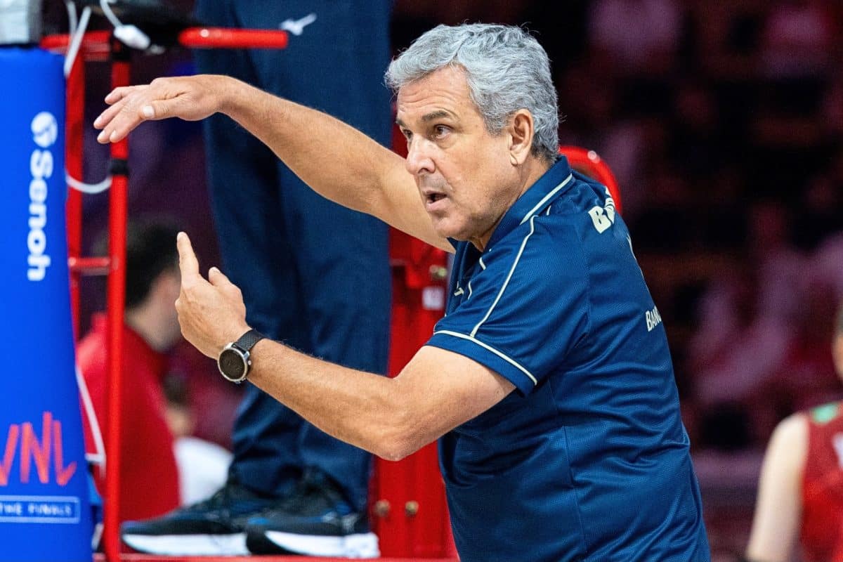 Z&eacute; Roberto de olho! Brasil pode encarar sele&ccedil;&atilde;o bicampe&atilde; do Mundial de V&ocirc;lei nas oitavas