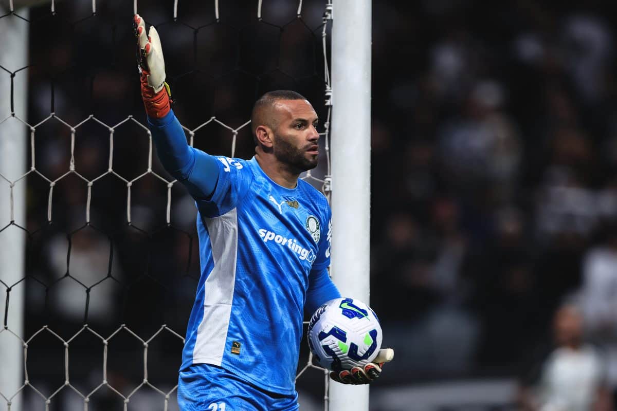 WEVERTON SUBINDO NO RANKING! Os 12 maiores pegadores de p&ecirc;naltis do mundo na hist&oacute;ria e na atualidade (2026)