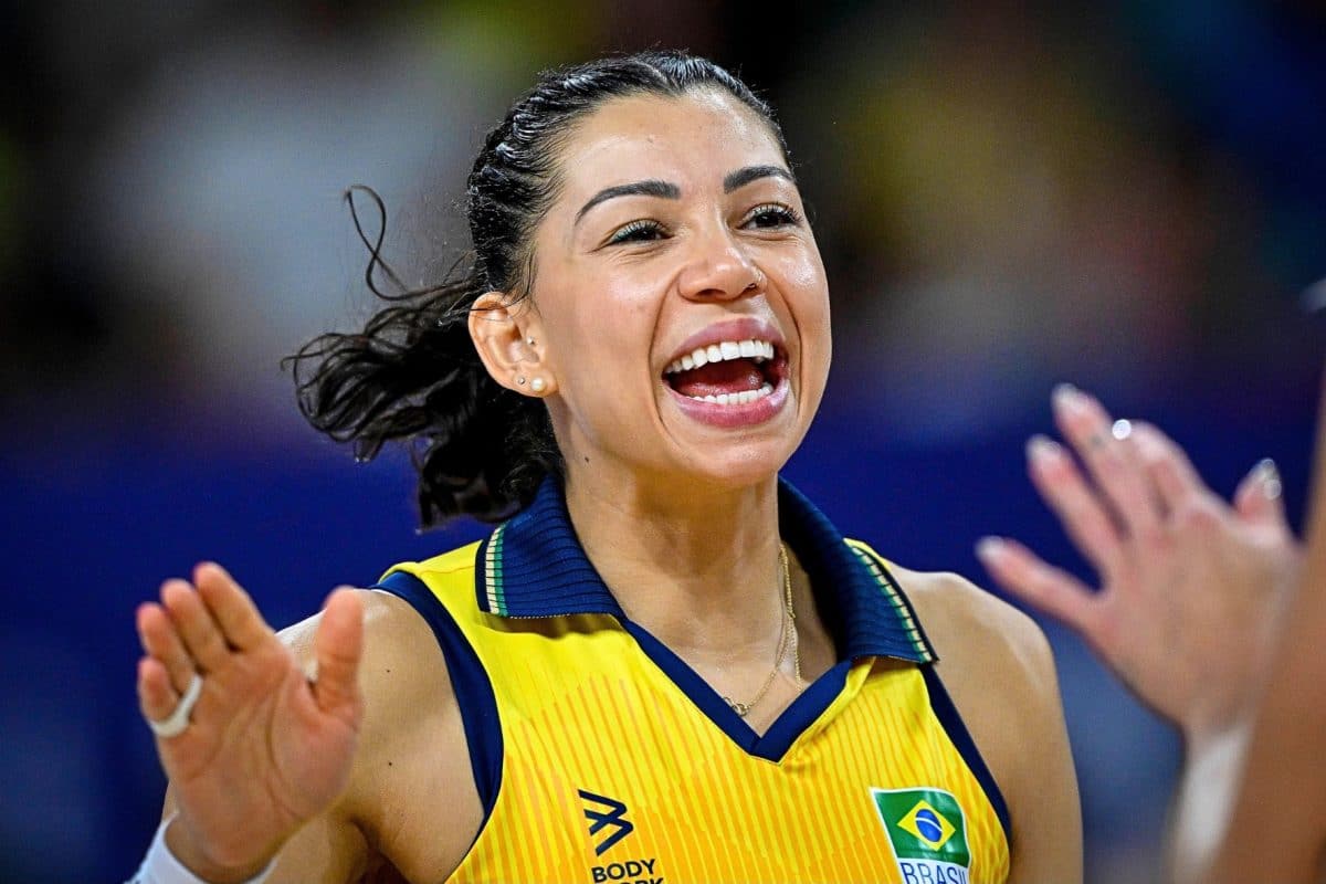 URGENTE! Carolana choca os f&atilde;s e anuncia aposentadoria da Sele&ccedil;&atilde;o Brasileira de Z&eacute; Roberto