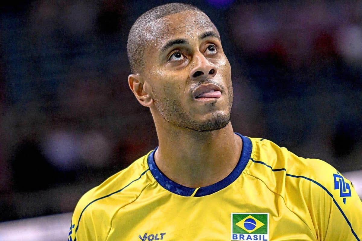 (V&iacute;deo) Lucarelli &eacute; detonado ap&oacute;s derrota do Brasil: &ldquo;Uma vergonha, saiu dando risada&rdquo;