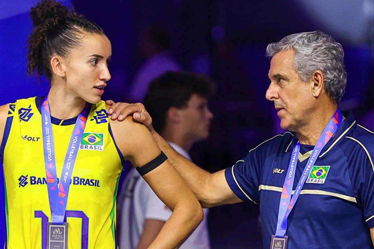 Sem t&iacute;tulos h&aacute; 8 anos, Z&eacute; Roberto aposta em nova estrat&eacute;gia para evoluir o v&ocirc;lei feminino