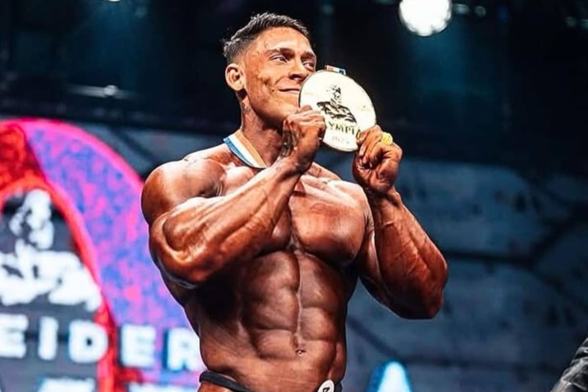 HIST&Oacute;RICO! Ramon Dino atropela rivais e &eacute; o primeiro brasileiro campe&atilde;o do Mr. Olympia