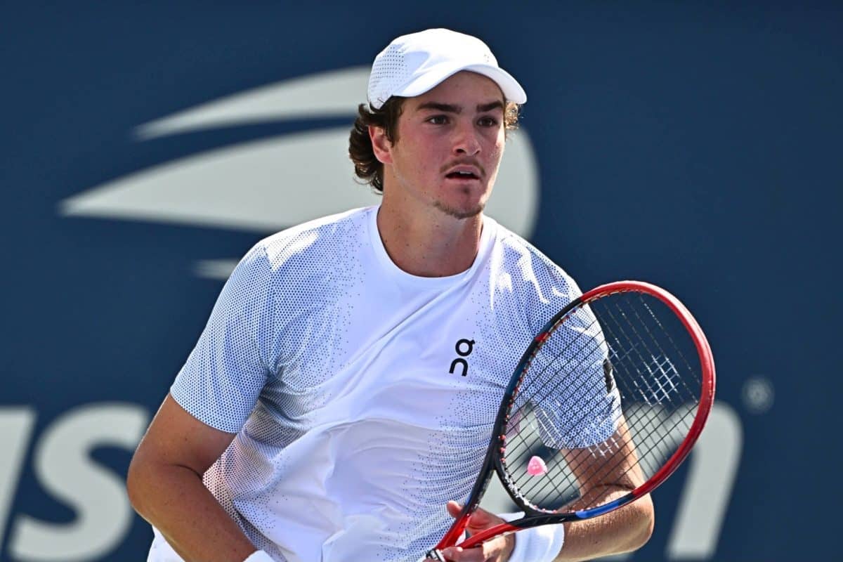 Jo&atilde;o Fonseca atropela, faz advers&aacute;rio desistir e atinge recorde na carreira