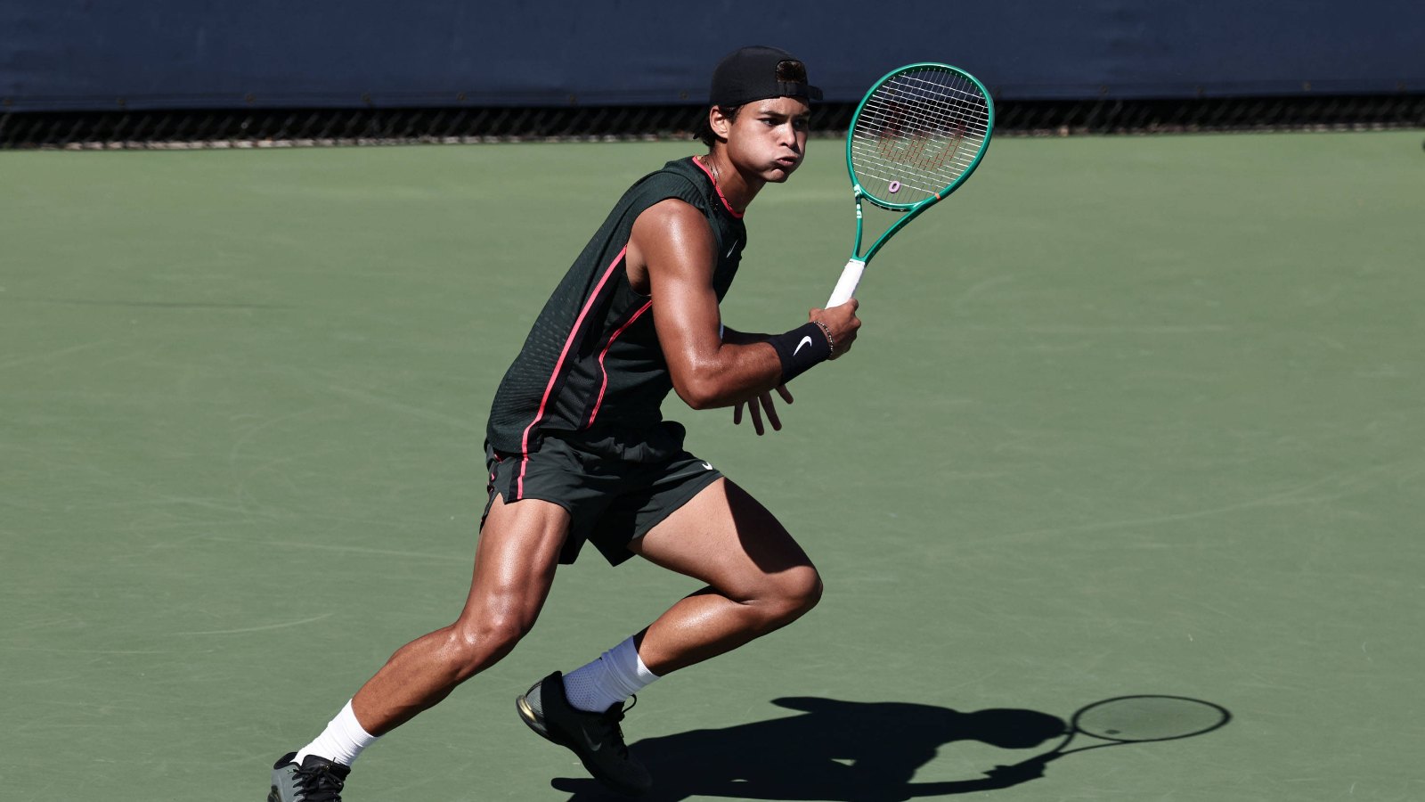 Guto Miguel vai &agrave;s quartas e &eacute; vice nas duplas no Challenger de Curitiba