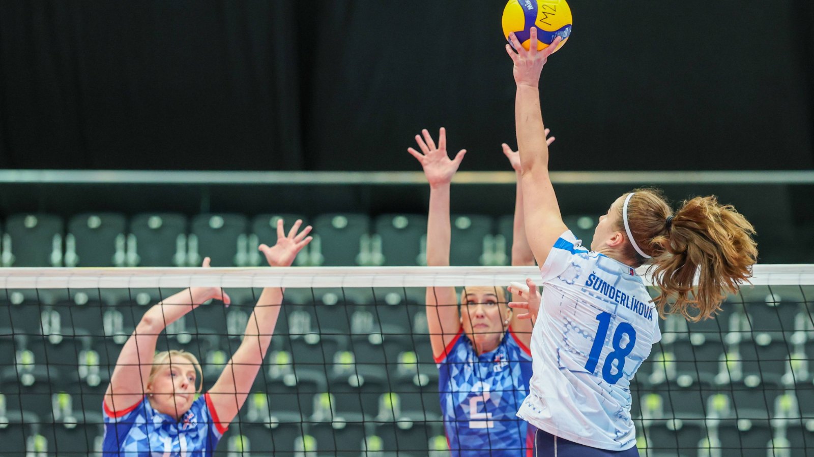 Tifanny segue sem libera&ccedil;&atilde;o da CBV no prazo de inscri&ccedil;&atilde;o da Superliga